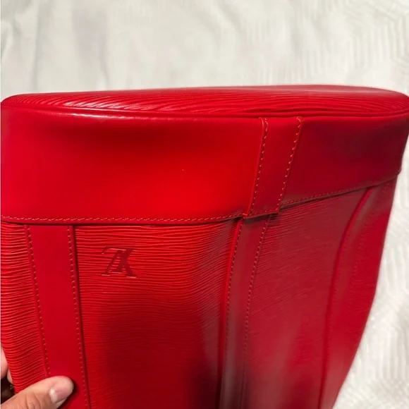 Louis Vuitton Vibrant Red Epi Leather Sling Bag - Picture 5 of 16